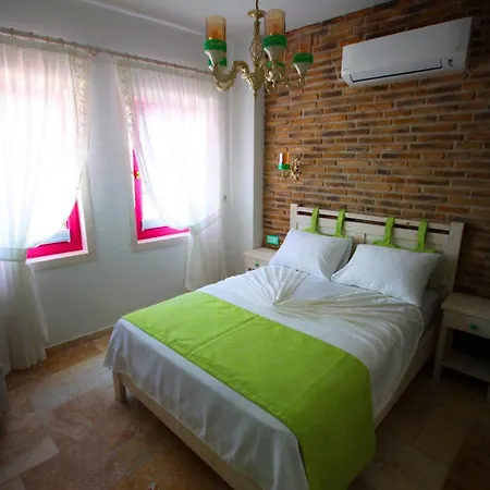 Neo Hotel *